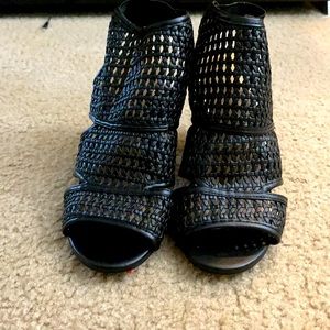 Lauren Conrad black heels. Size 8.5 lightly worn.